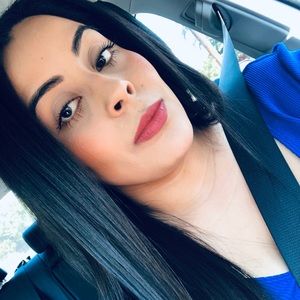 Meet your Posher, Cynthia